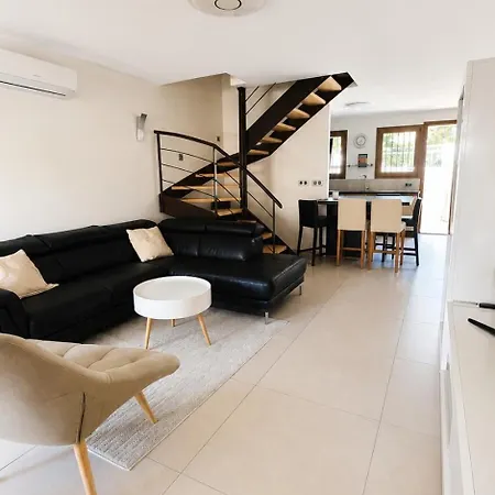 Maison 2 Avec Jardin Proche Plages 卡尔特汉